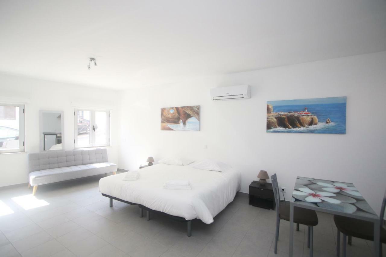 Guest House Lovely Swan Lagos Exterior foto